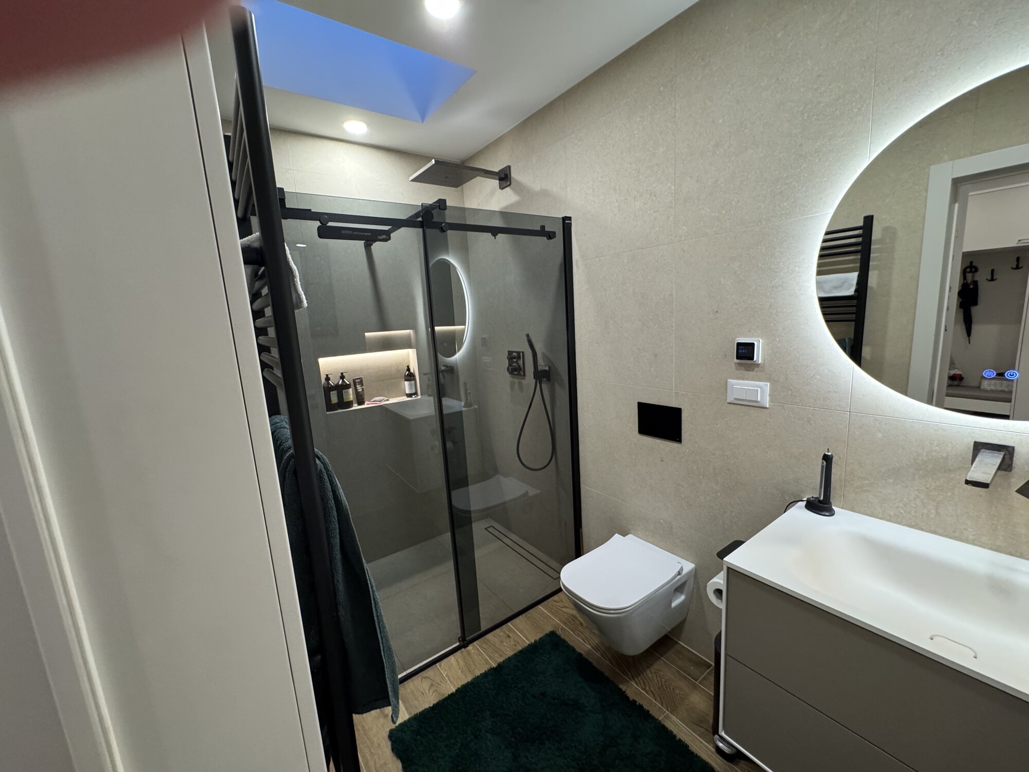 Bathroom (Toilet no. 2) — photo 1