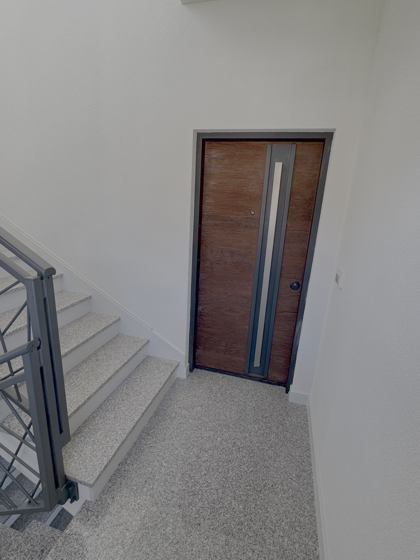 Staircase & Entrance — photo 1