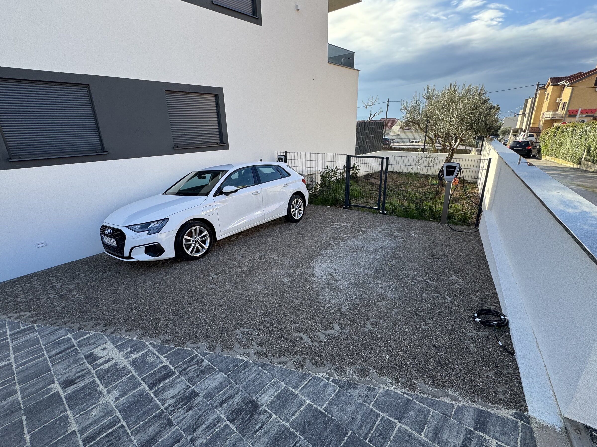 Parking & Outside — photo 1