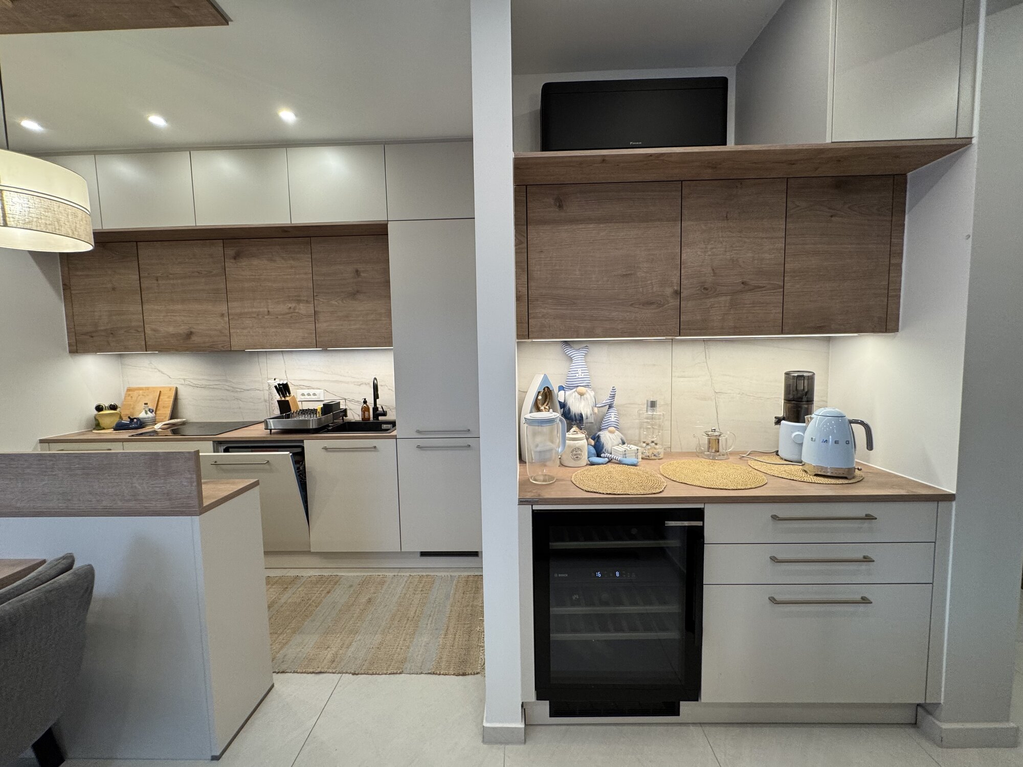 Living Room & Kitchen — photo 10