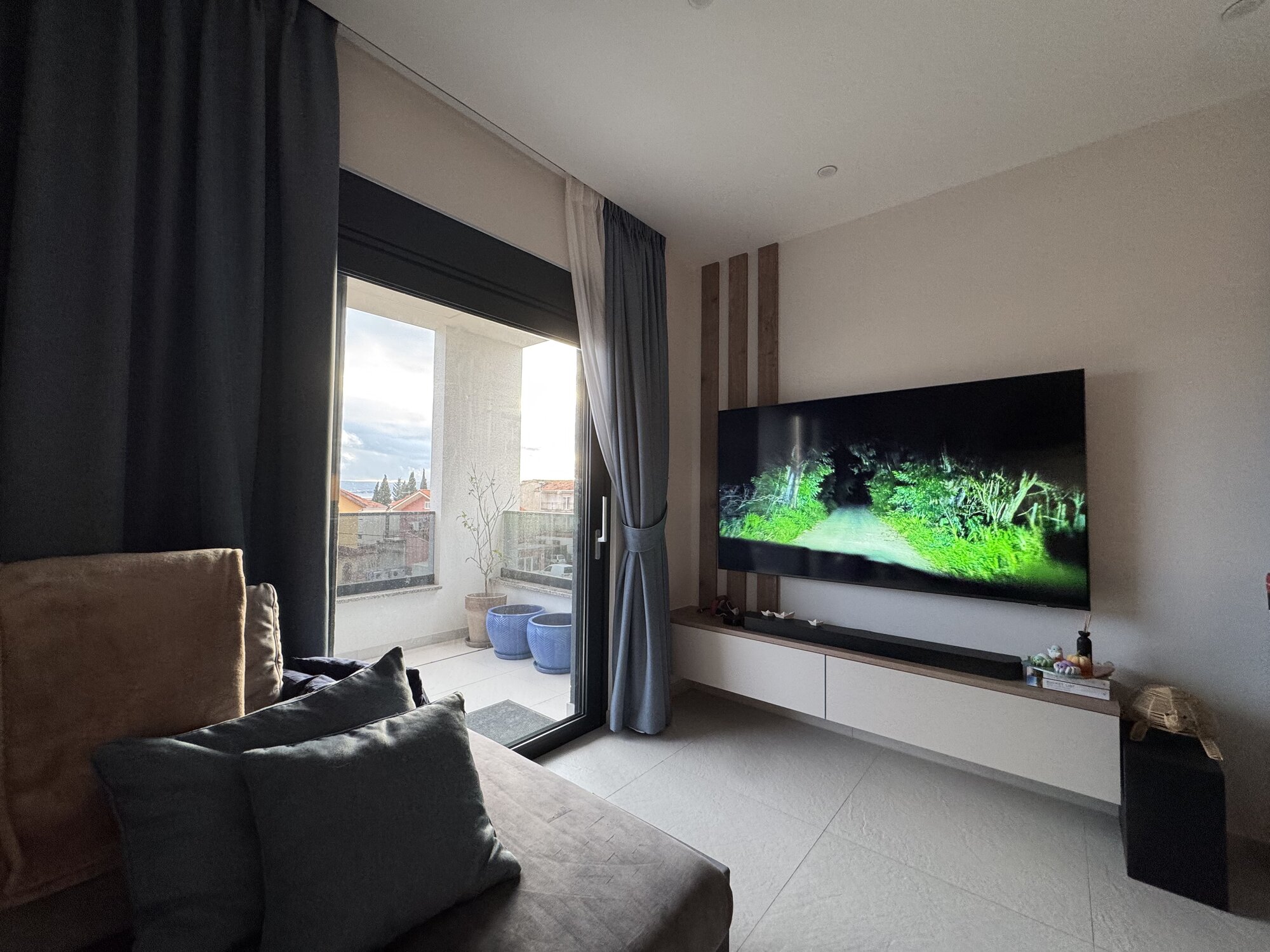 Living Room & Kitchen — photo 13