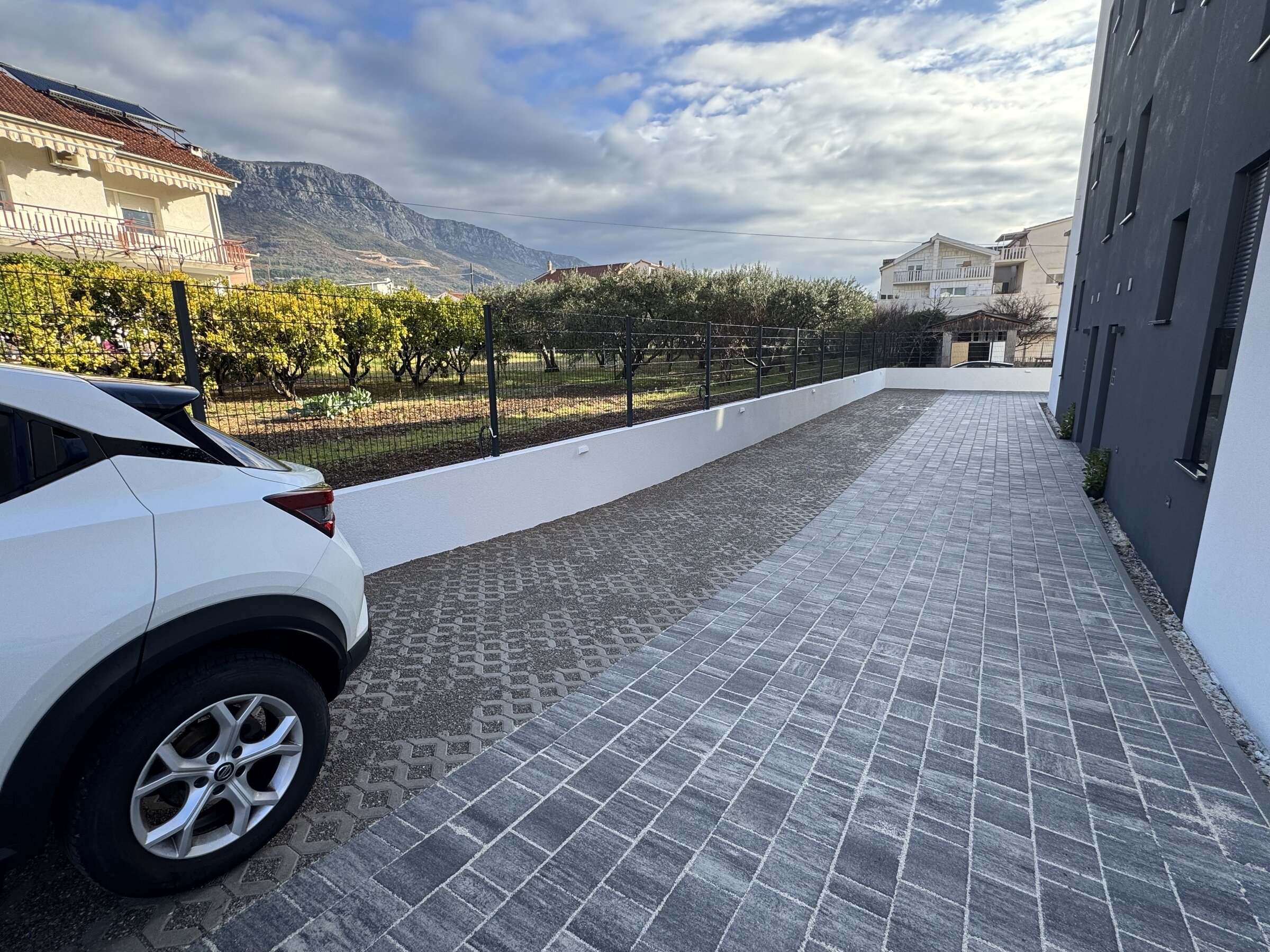 Parking & Outside — photo 2