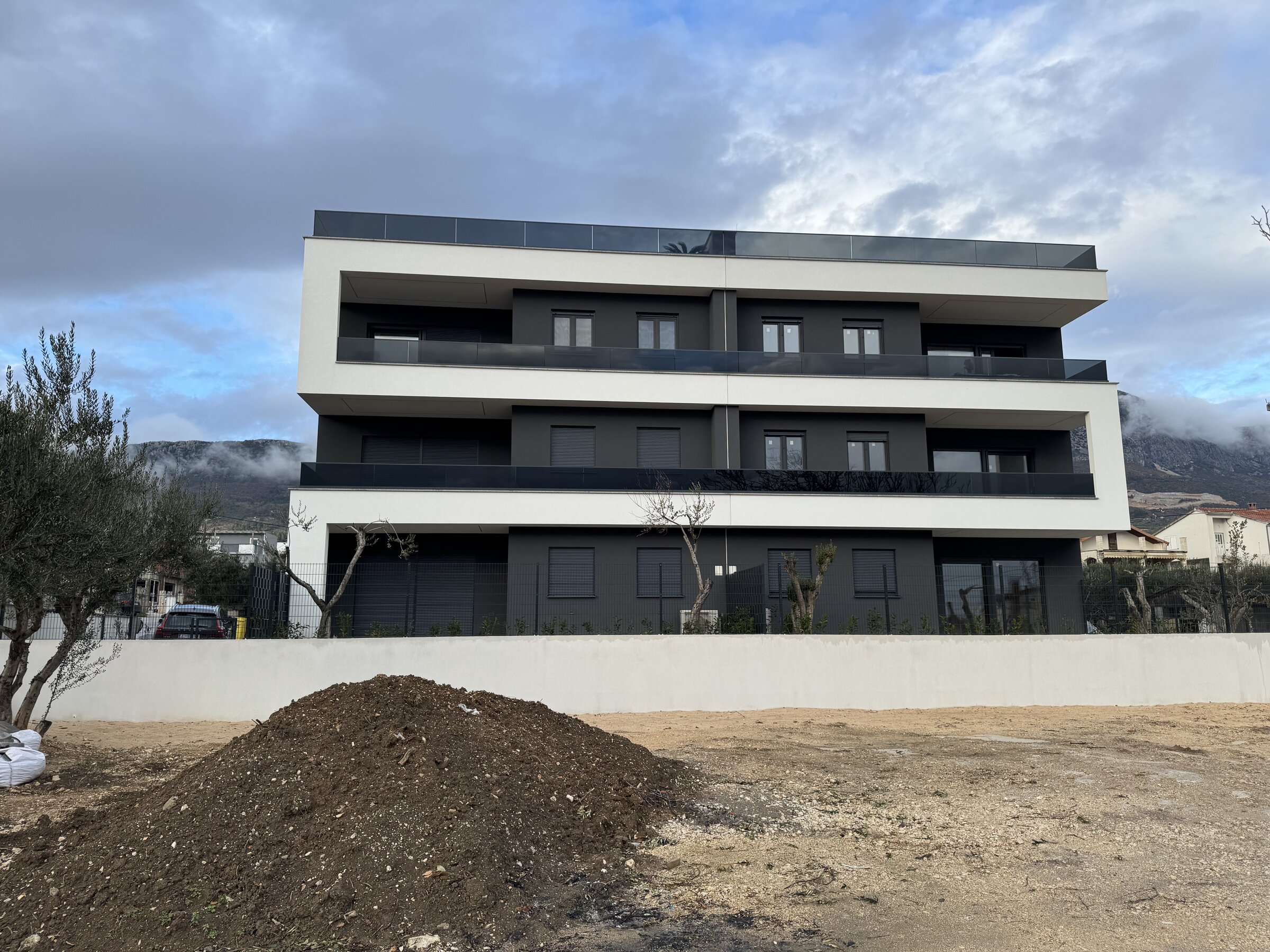 Parking & Outside — photo 3