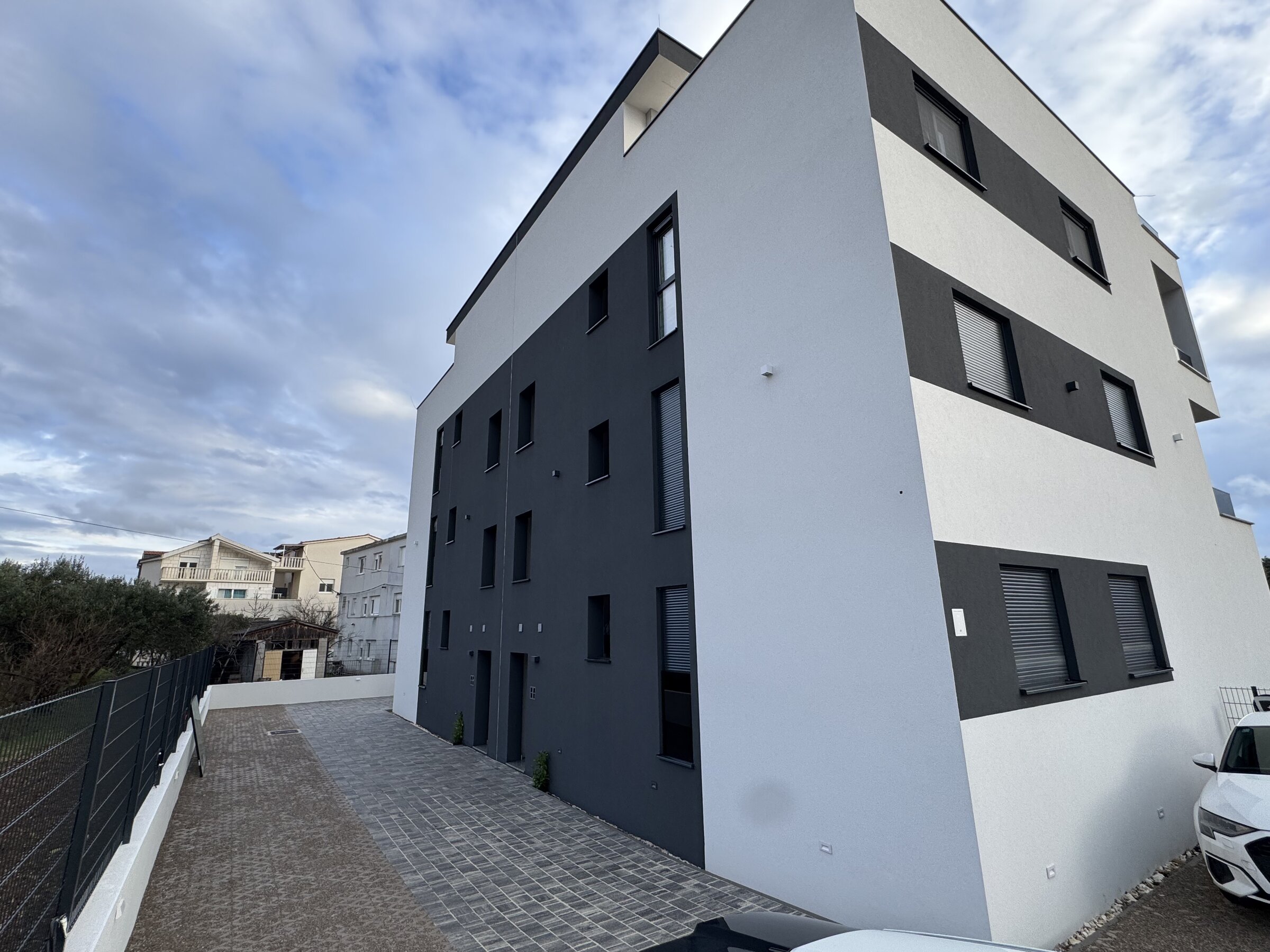 Parking & Outside — photo 4