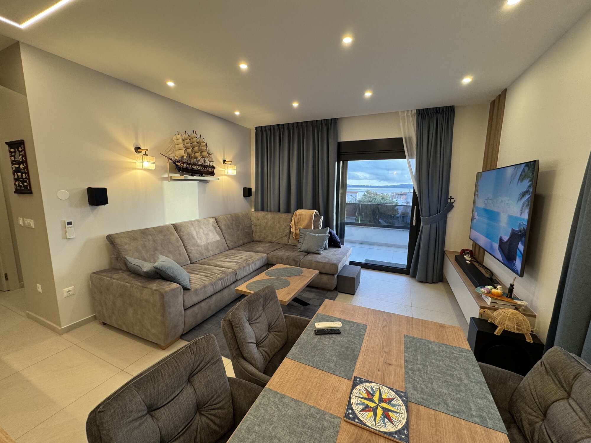 Living Room & Kitchen — photo 4