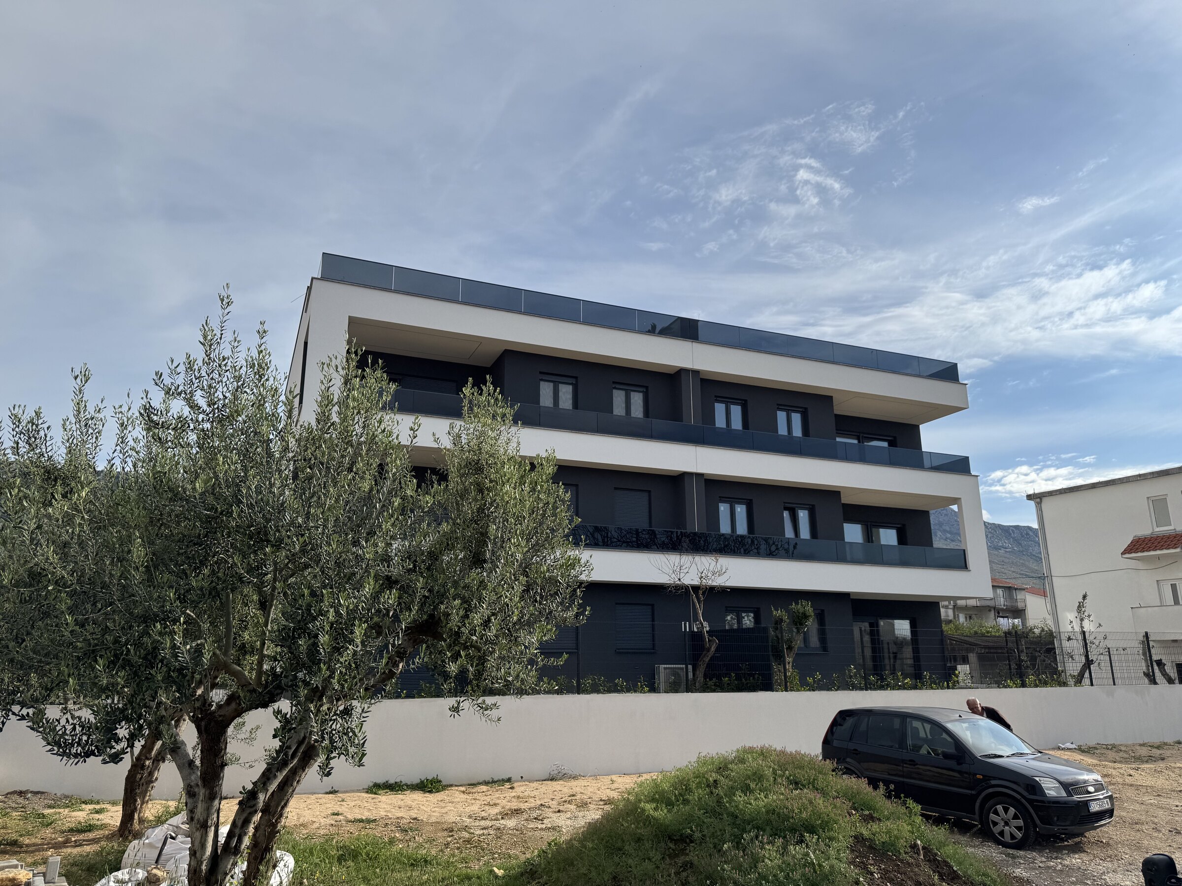 Parking & Outside — photo 7