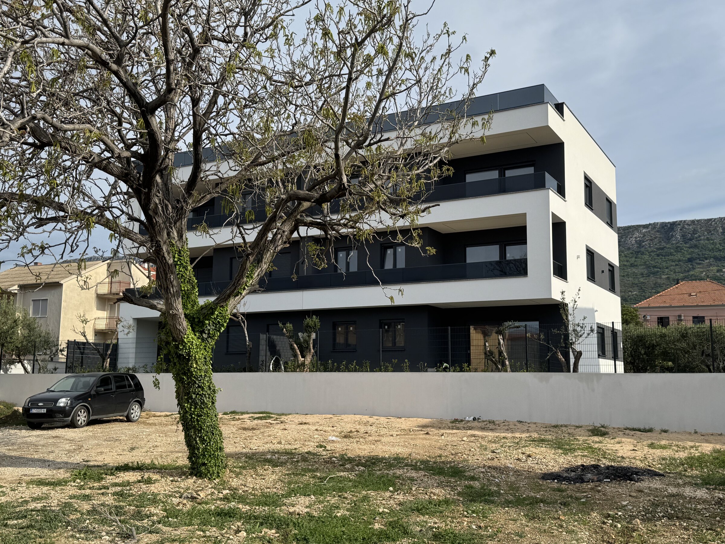 Parking & Outside — photo 8