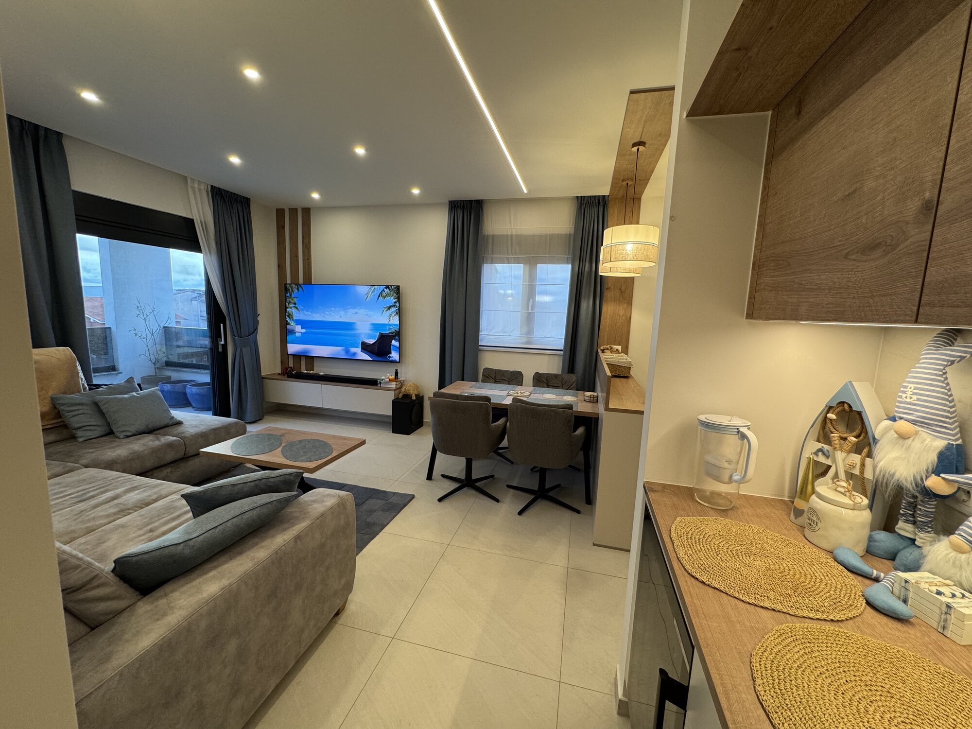 Living Room & Kitchen — photo 9