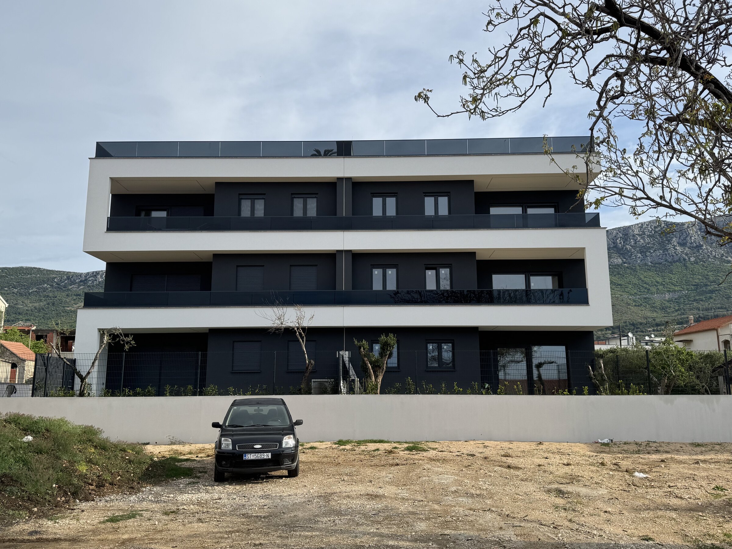 Parking & Outside — photo 9